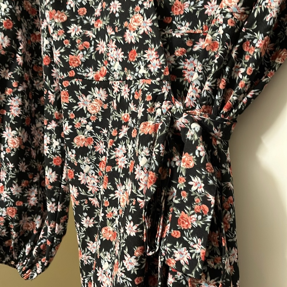 SHEIN Black Floral Wrap Dress - Picture 6 of 12